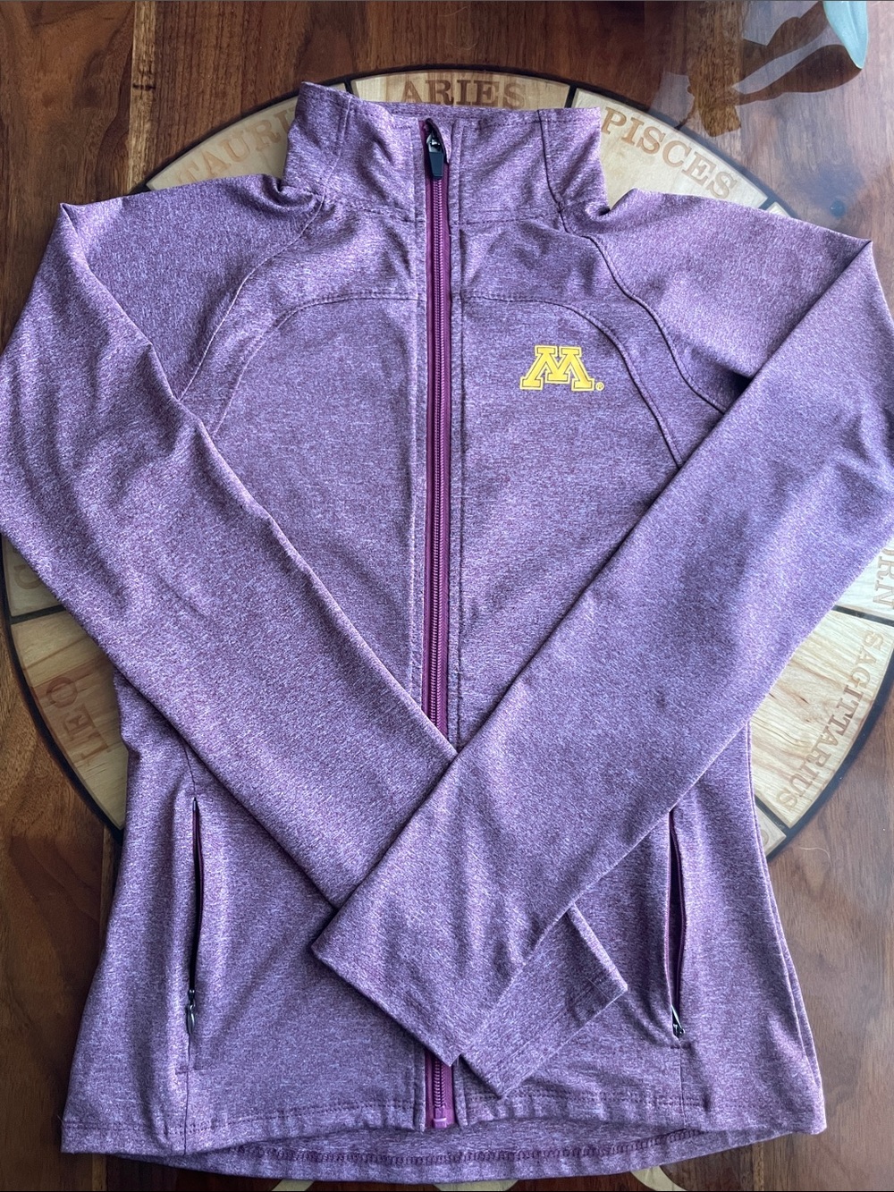 Golden Gophers zip up